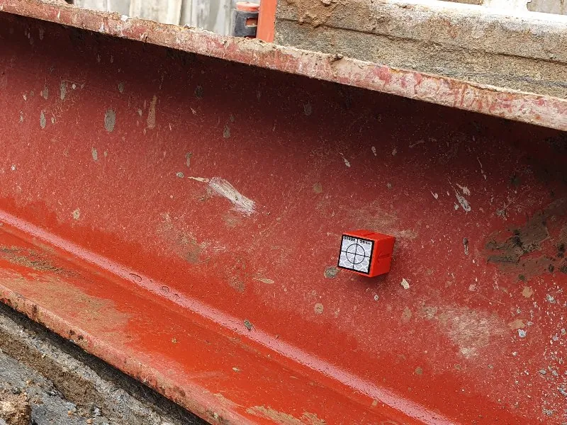 THSM20 magnetic target on a steel beam