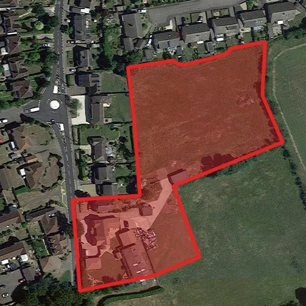 Aerial photo of a medium-sized site with a house and paddock outlined in red